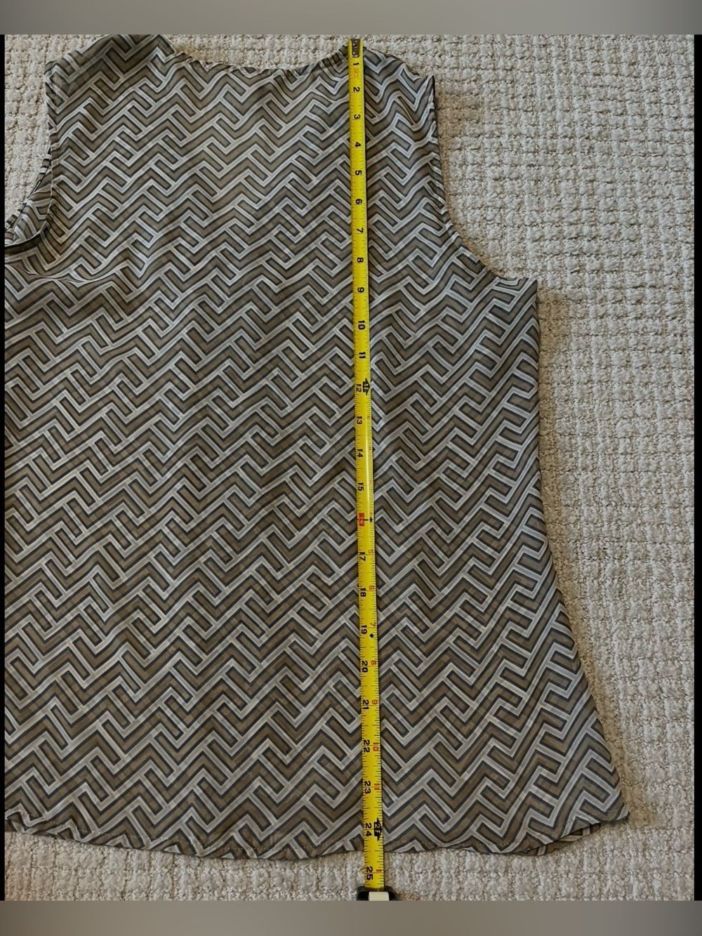 Banana Republic Factory Cream and Taupe Geometric Sleeveless Top - Picture 4 of 4